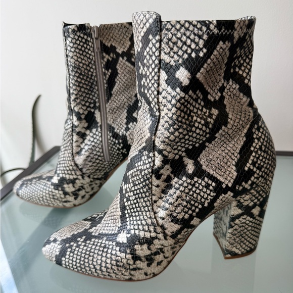 ALDO Snakeskin heeled ankle Booties - Women size 10 US - Picture 4 of 13